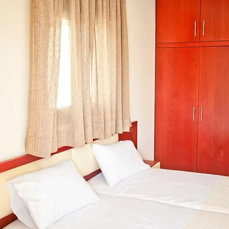 فيلة Aselinos Sleeps 6 With Pool Air Con And Wifi ترولو