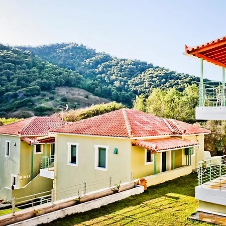 فيلة Aselinos Sleeps 6 With Pool Air Con And Wifi ترولو