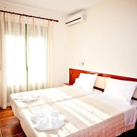 فيلة Aselinos Sleeps 6 With Pool Air Con And Wifi ترولو
