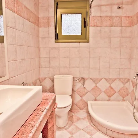 Aselinos Sleeps 6 With Pool Air Con And Wifi