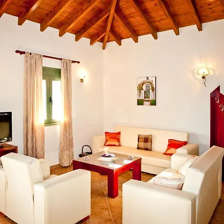 Aselinos Sleeps 6 With Pool Air Con And Wifi